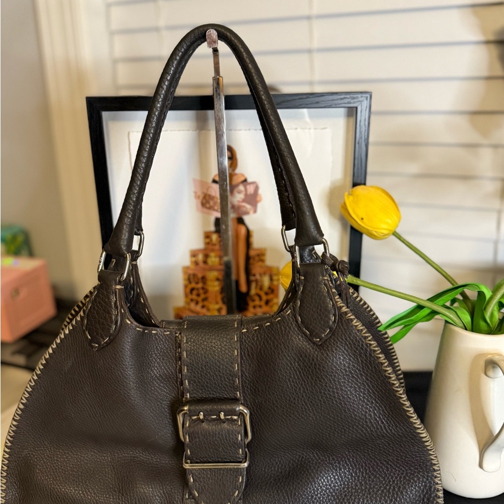 ✨ AUTHENTIC FENDI SELLERIA SHOULDER BAG ✨